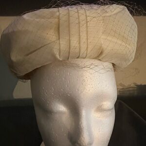 1950’s Vintage Ivory Fascinator with Bow and Vale